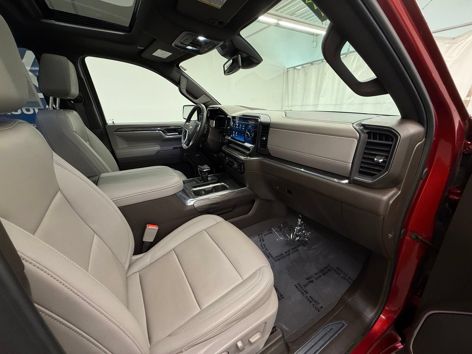 Used 2024 Chevrolet Silverado 1500 LTZ w/ LTZ Premium Package AWD/4WD image 8