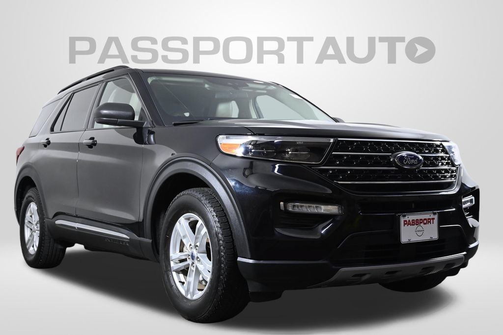 Used 2023 Ford Explorer XLT w/ Equipment Group 202A AWD/4WD image 4