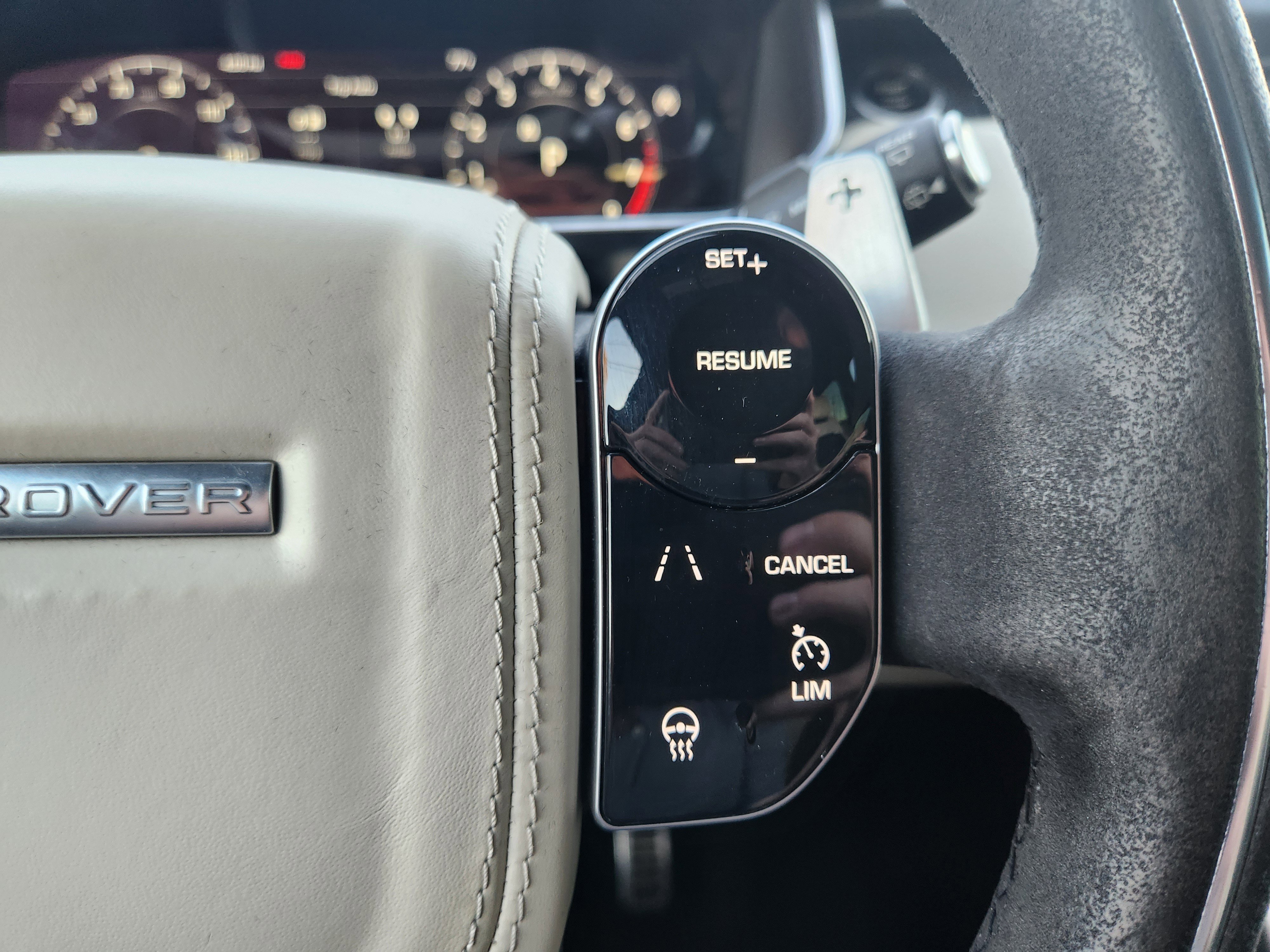 Used 2020 Land Rover Range Rover Sport HST image 30