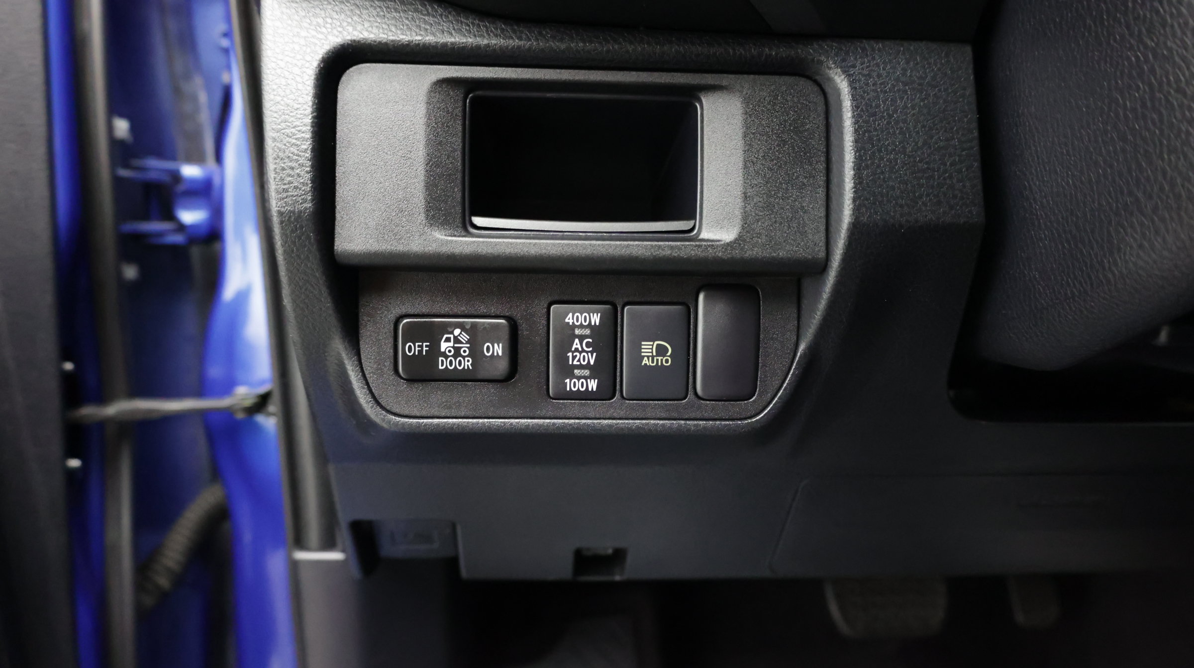 Used 2018 Toyota Tacoma TRD Sport AWD/4WD image 25
