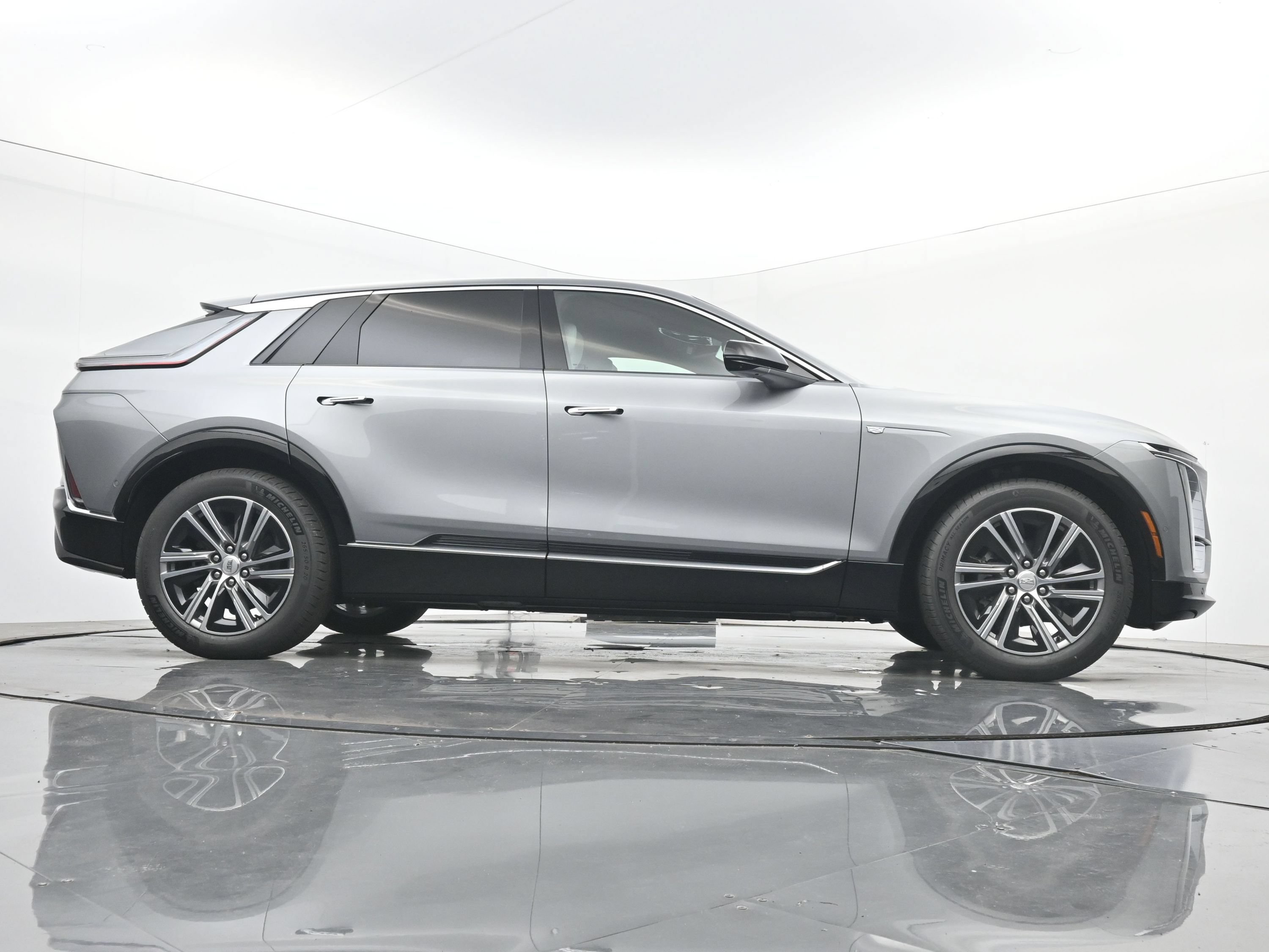 New 2026 Cadillac Lyriq Luxury w/ LPO, Floor Liner Package AWD/4WD image 20