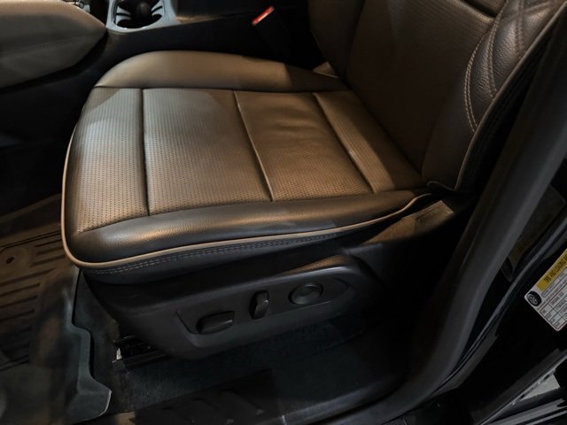 Used 2023 GMC Canyon Denali w/ Denali Black Edition image 13