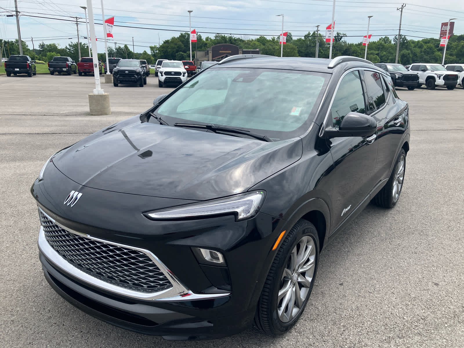 Used 2025 Buick Encore GX Avenir w/ Avenir Technology Package FWD image 3