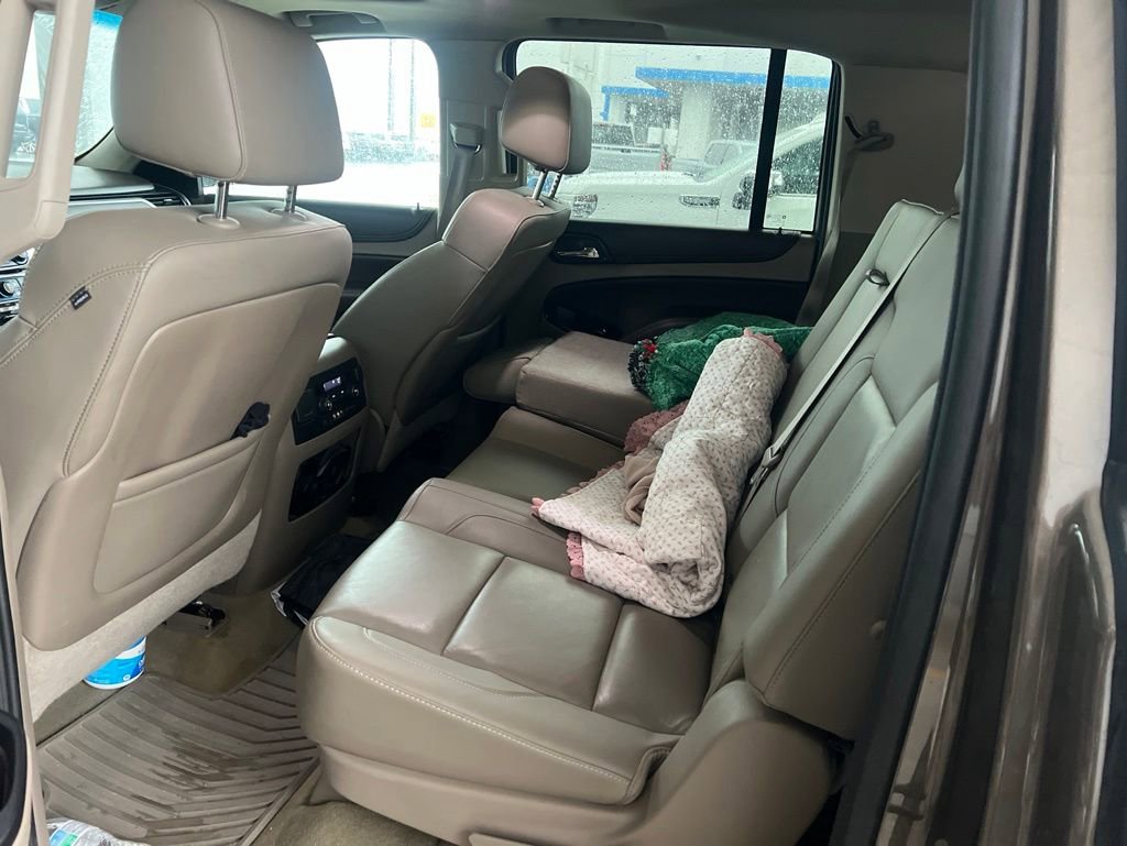 Used 2015 Chevrolet Suburban LT RWD image 7