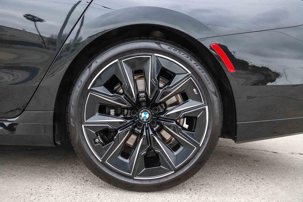 Used 2023 BMW 740i w/ Parking Assistance Package image 11