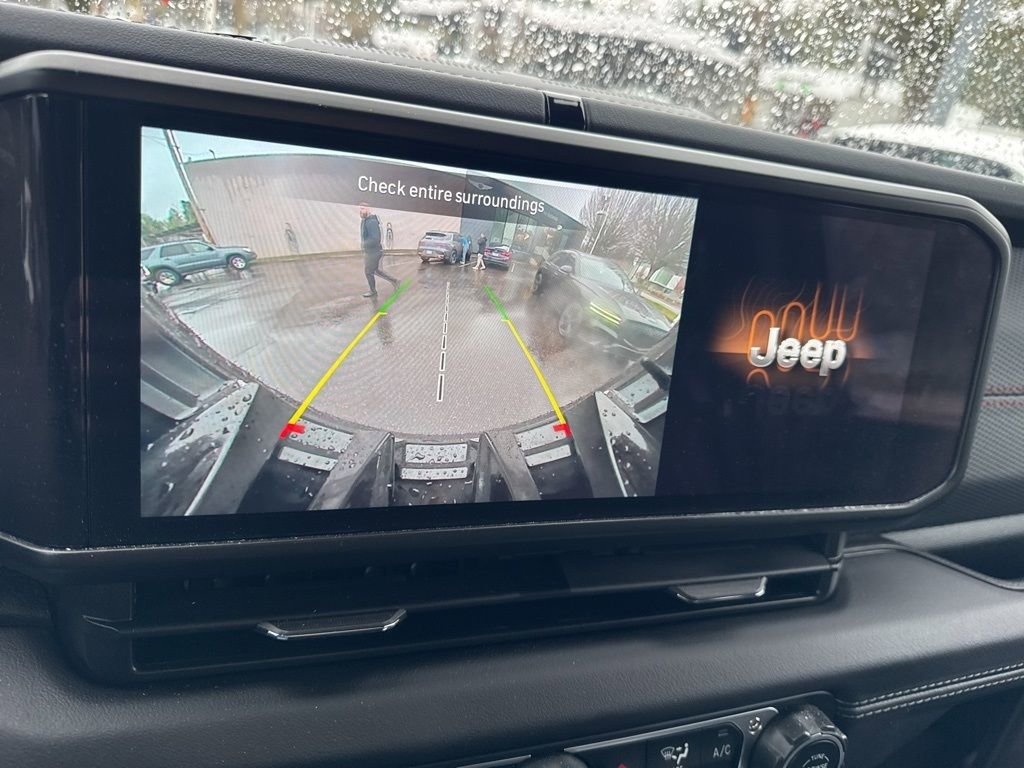 Used 2025 Jeep Wrangler Unlimited Rubicon image 46