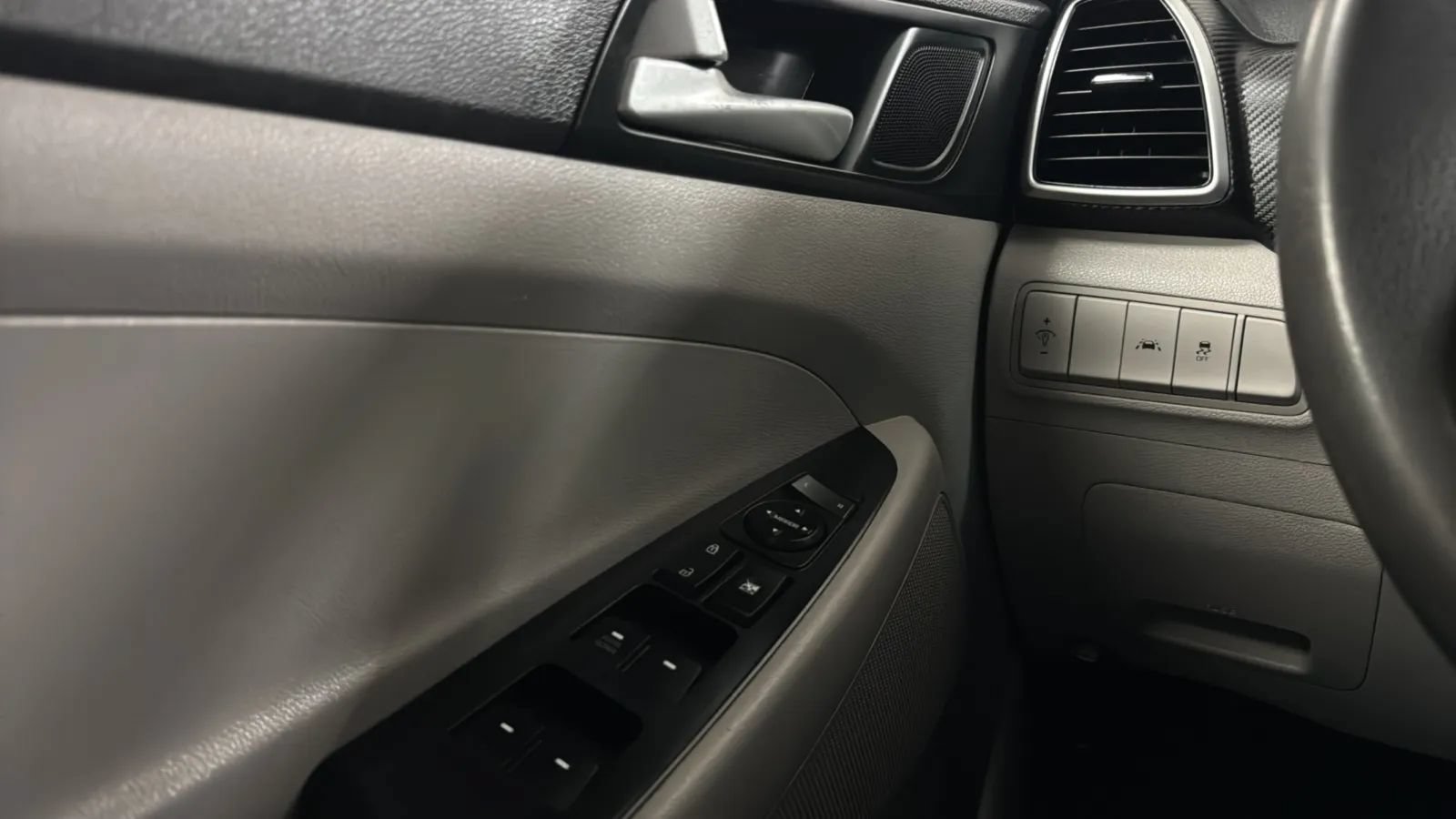 Used 2021 Hyundai Tucson SE w/ Cargo Package FWD image 16