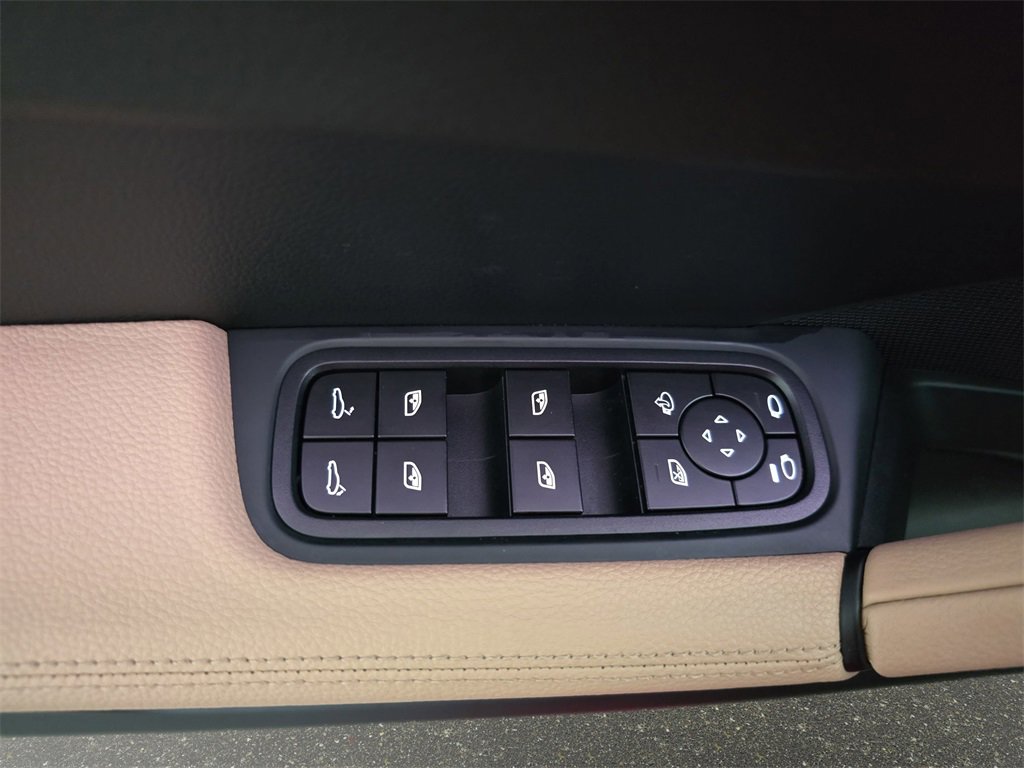 Used 2024 Porsche Cayenne image 30