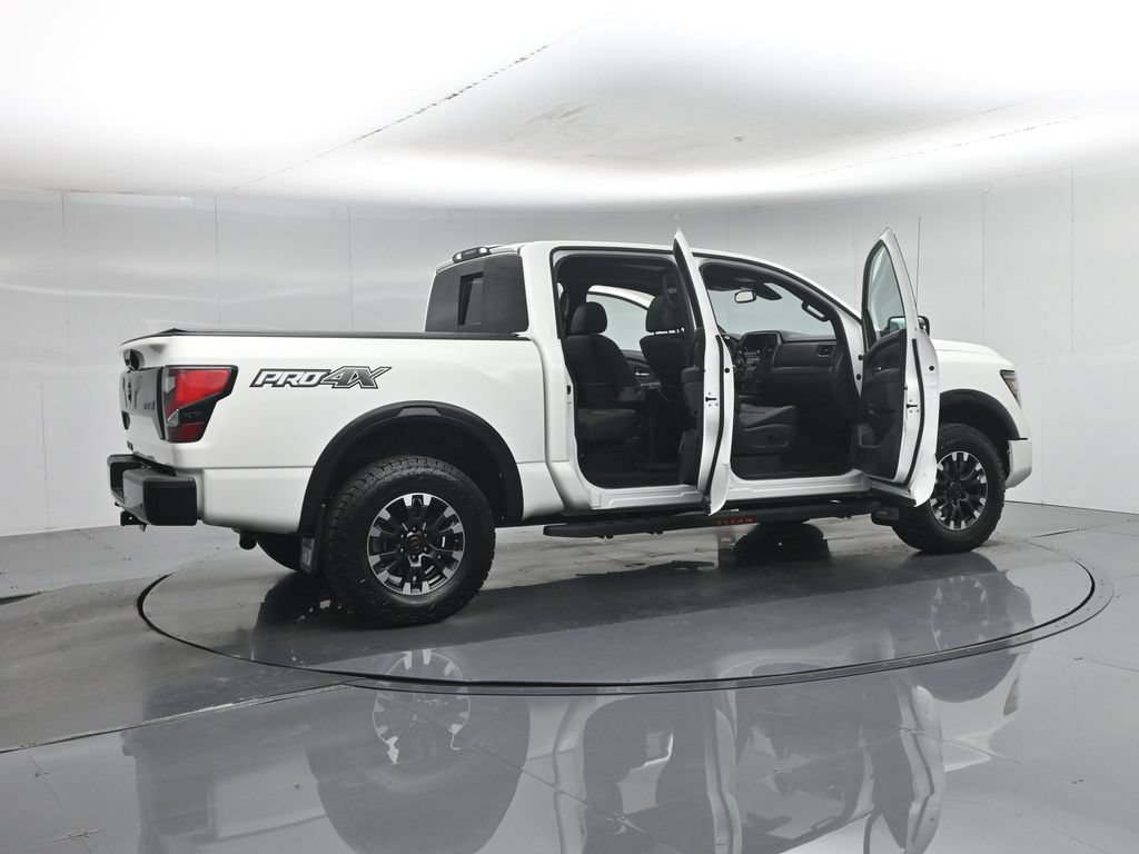 Used 2021 Nissan Titan PRO-4X w/ Pro-4x Convenience Package AWD/4WD image 6