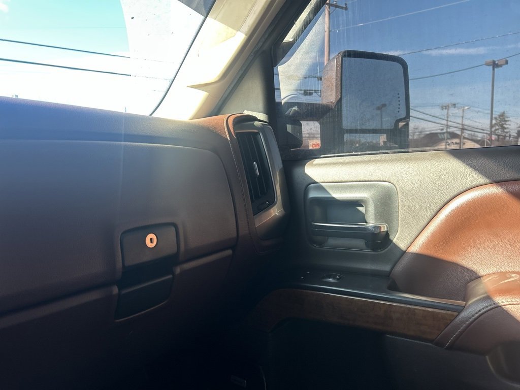Used 2015 Chevrolet Silverado 3500 High Country w/ Duramax Plus Package image 23