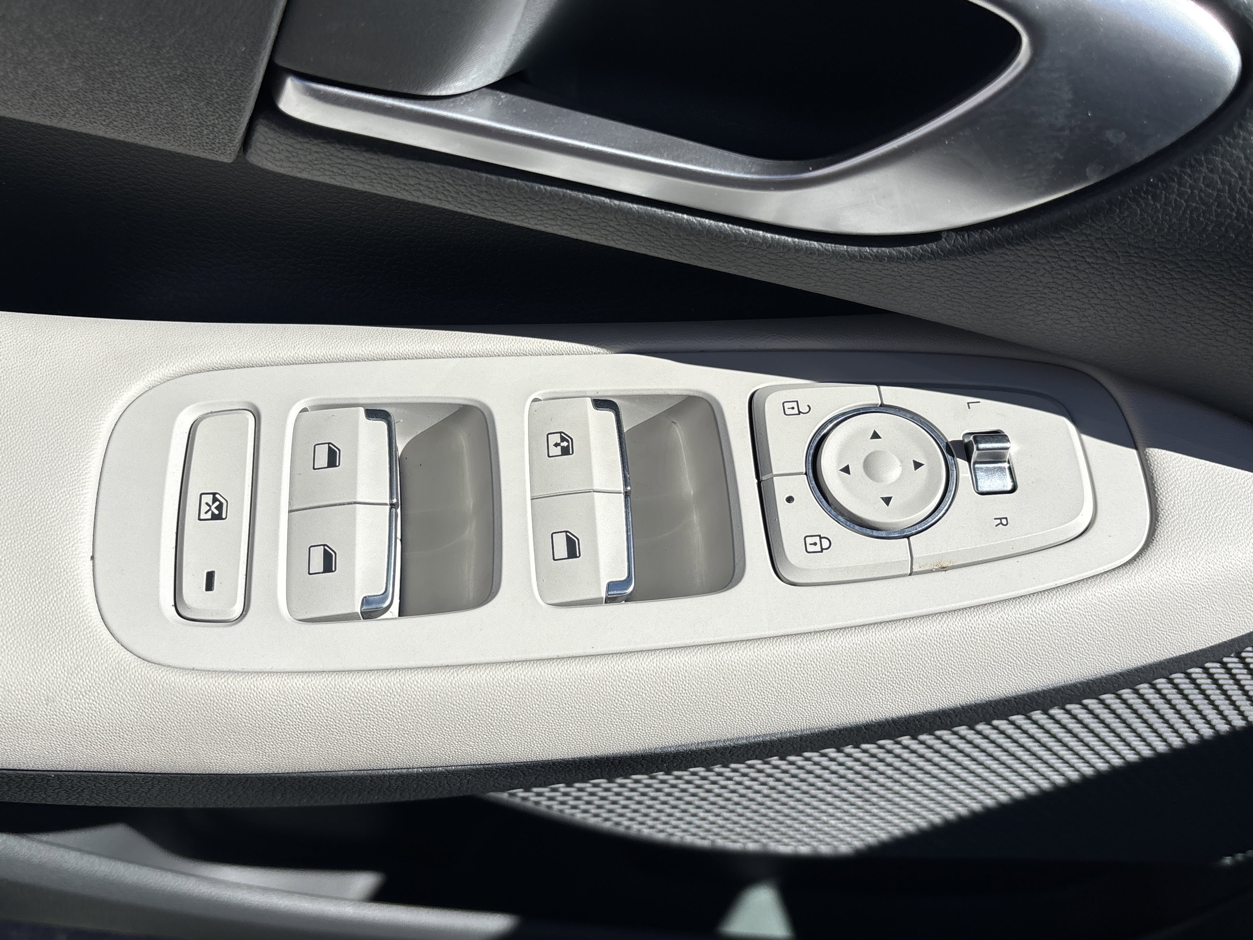 Used 2023 Hyundai Sonata SE FWD image 17