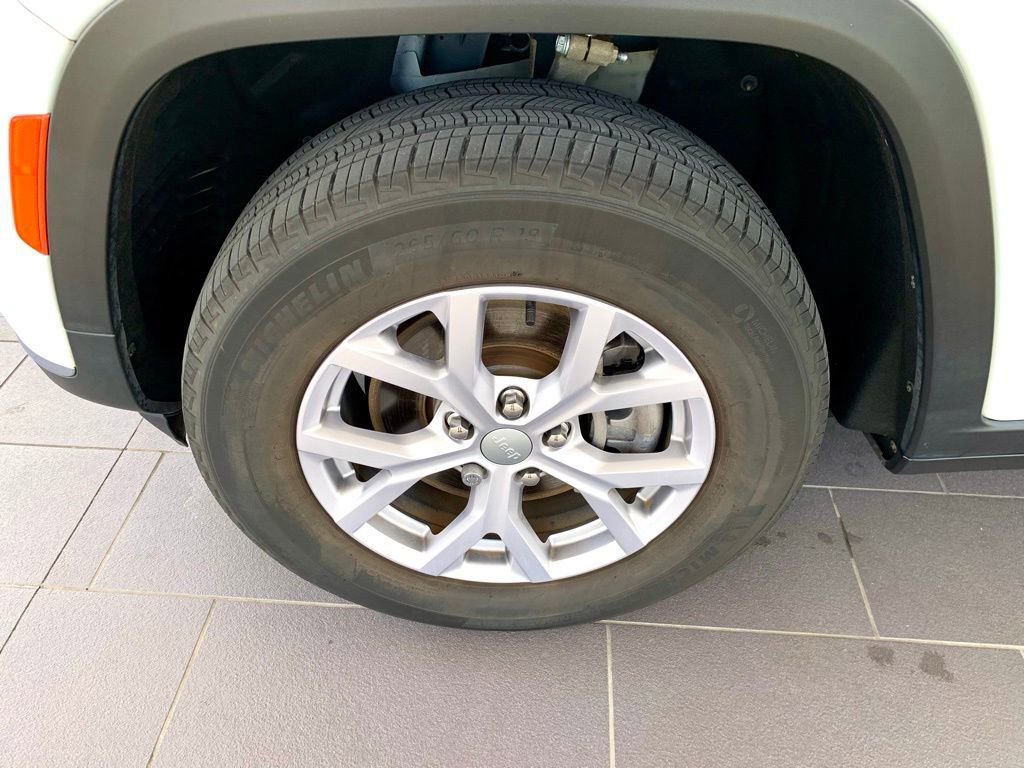 Used 2022 Jeep Grand Cherokee L Limited AWD/4WD image 11