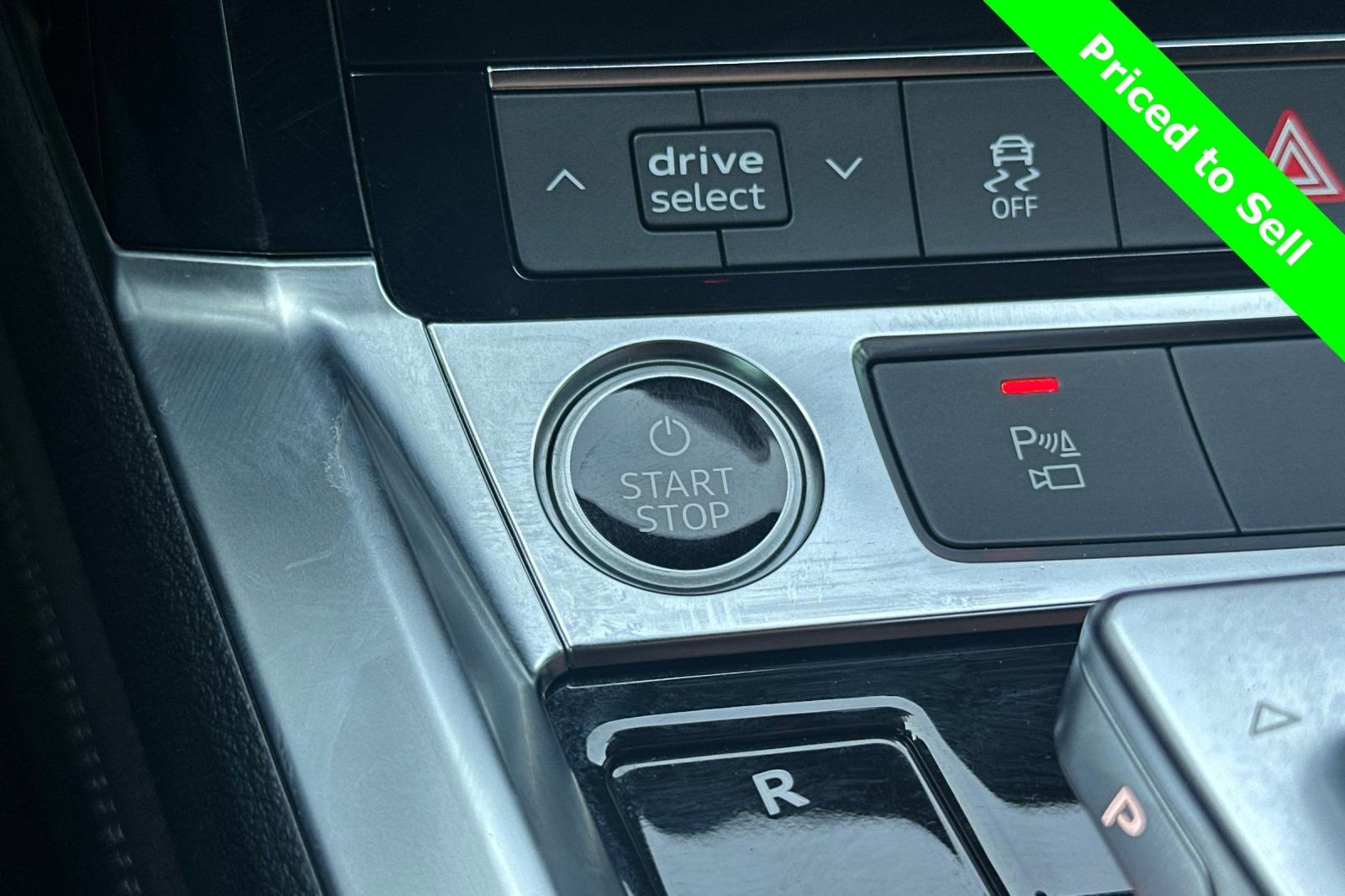 Used 2024 Audi Q8 e-tron Premium image 29