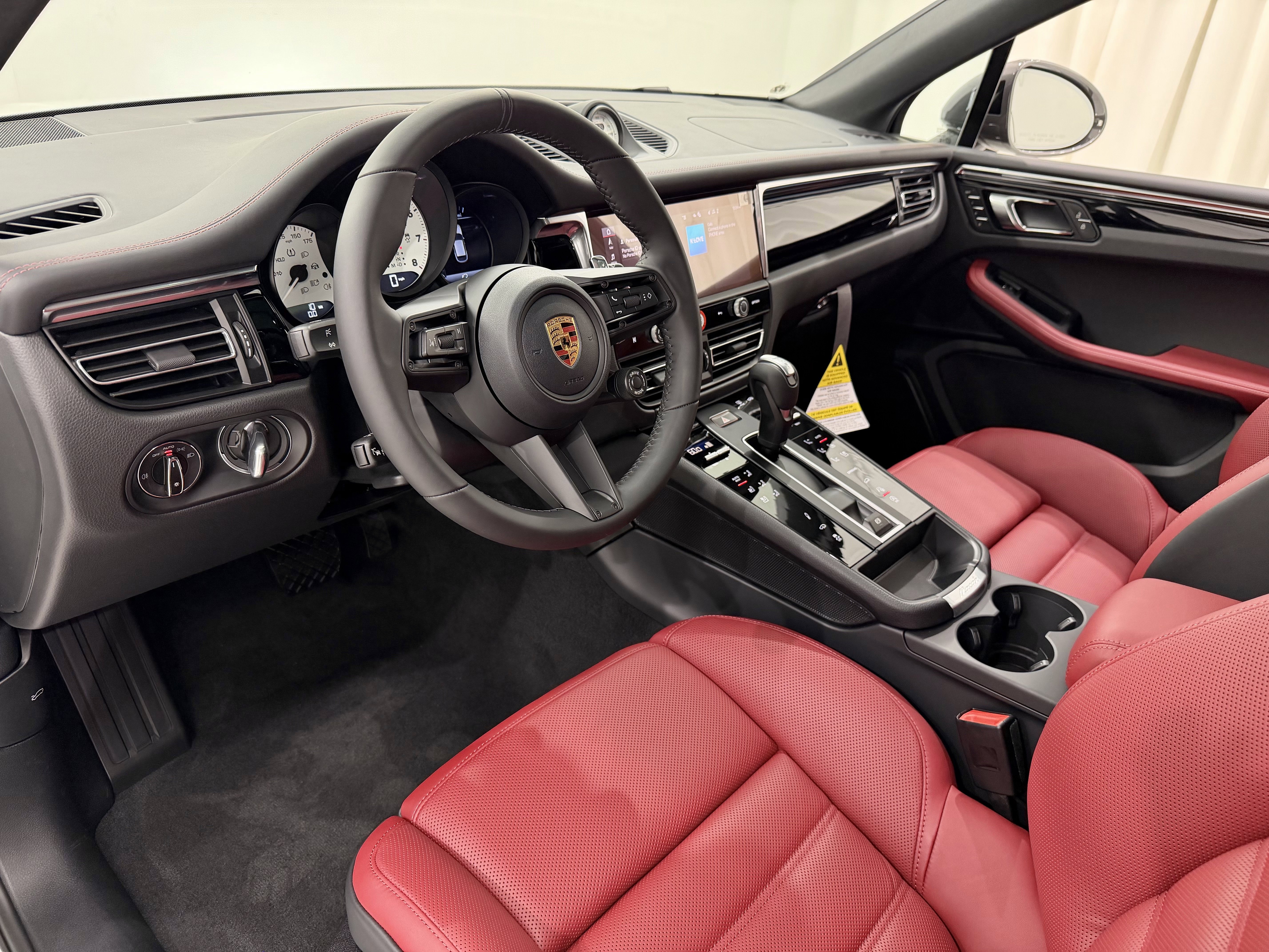 New 2026 Porsche Macan Turbo image 4