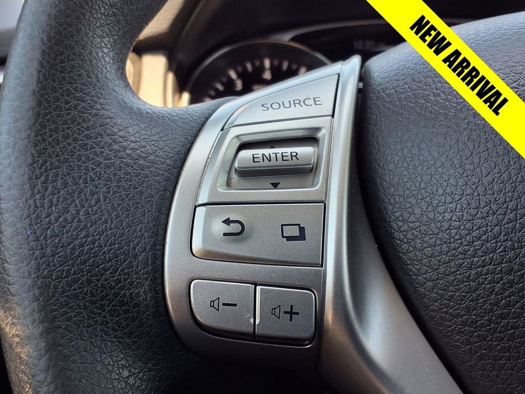 Used 2015 Nissan Rogue SV image 30