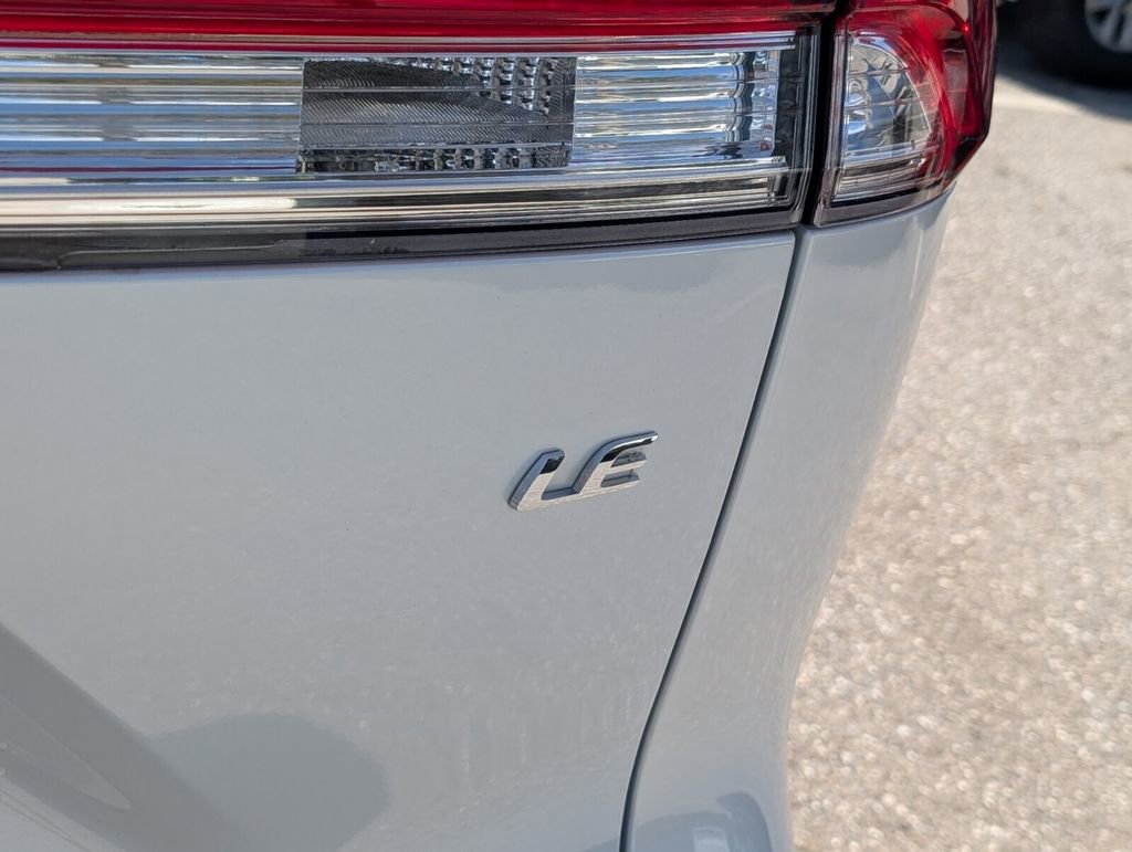 Used 2024 Toyota Corolla Cross LE w/ Moonroof Package image 16