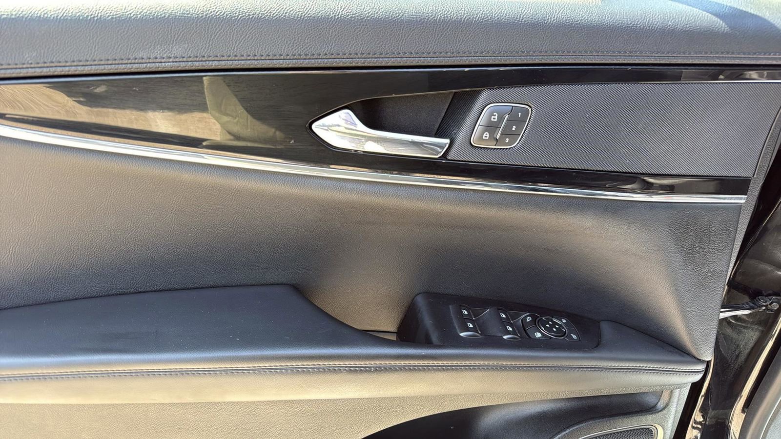 Used 2023 Lincoln Nautilus FWD w/ Premium Package image 8