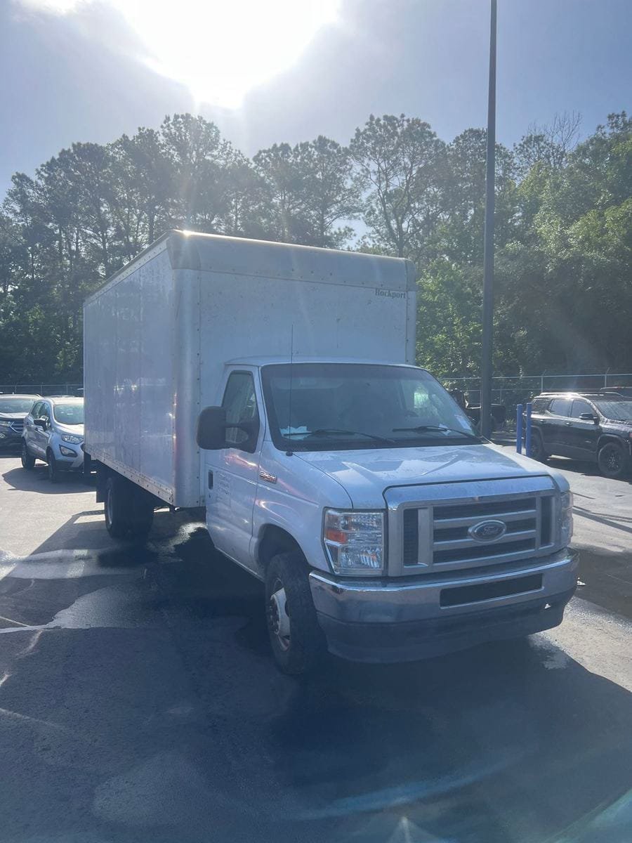 Used 2021 Ford E-450 and Econoline 450 Super Duty w/ Power Windows & Locks Group RWD image 4