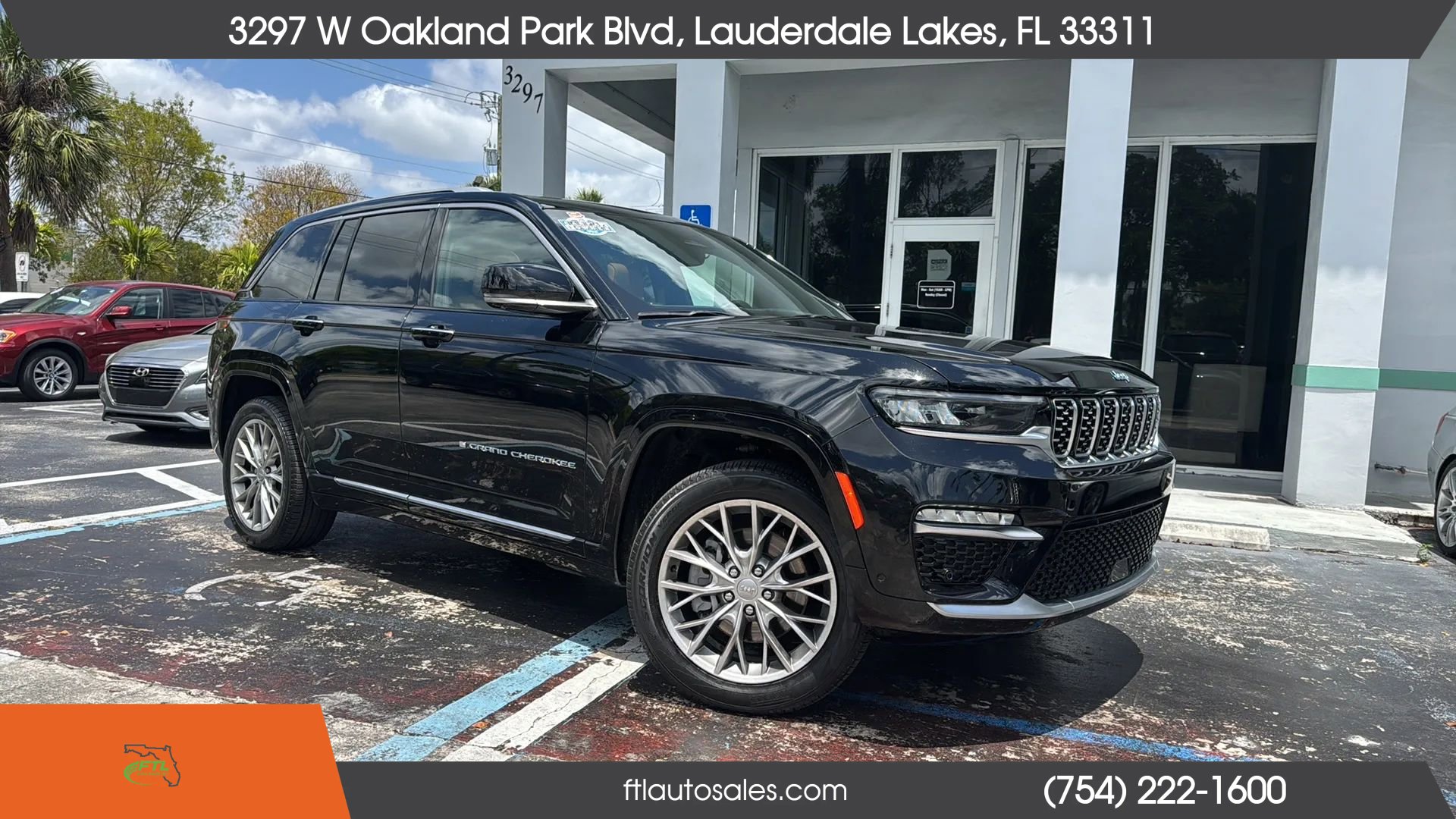 Used 2022 Jeep Grand Cherokee Summit w/ Luxury Tech Group V AWD/4WD image 2