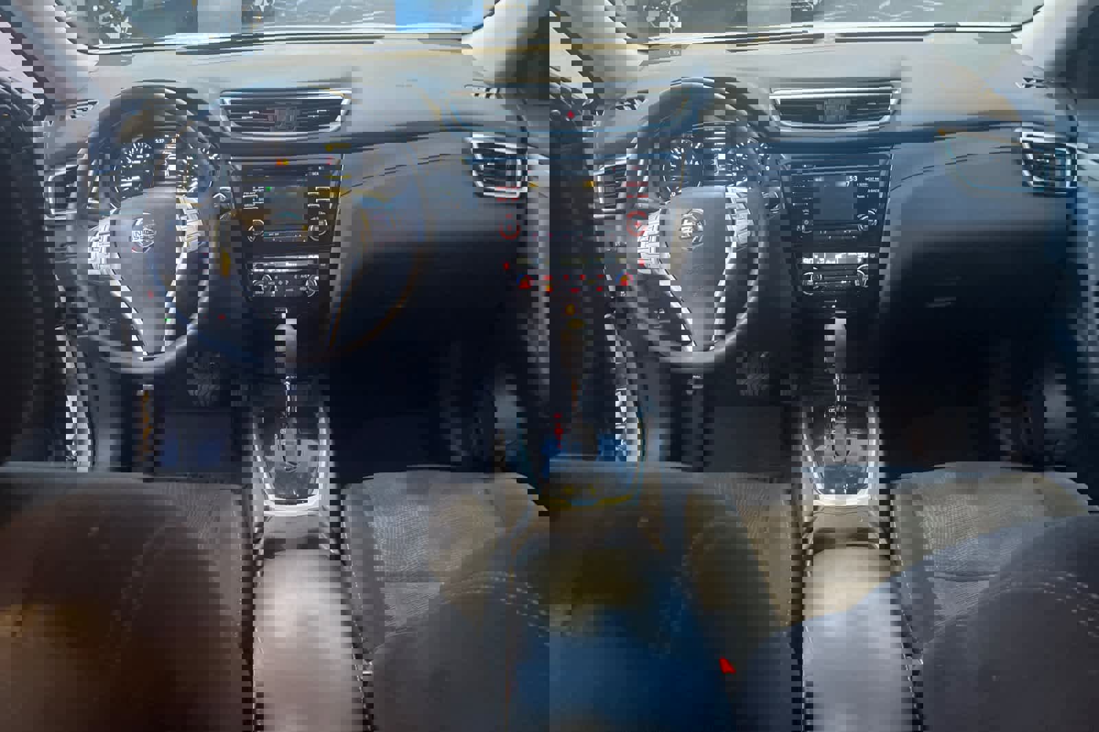 Used 2016 Nissan Rogue SV w/ SV Moonroof Package image 3