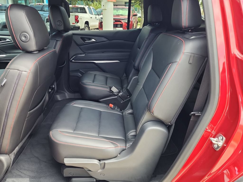 Used 2025 Chevrolet Traverse LT FWD image 22