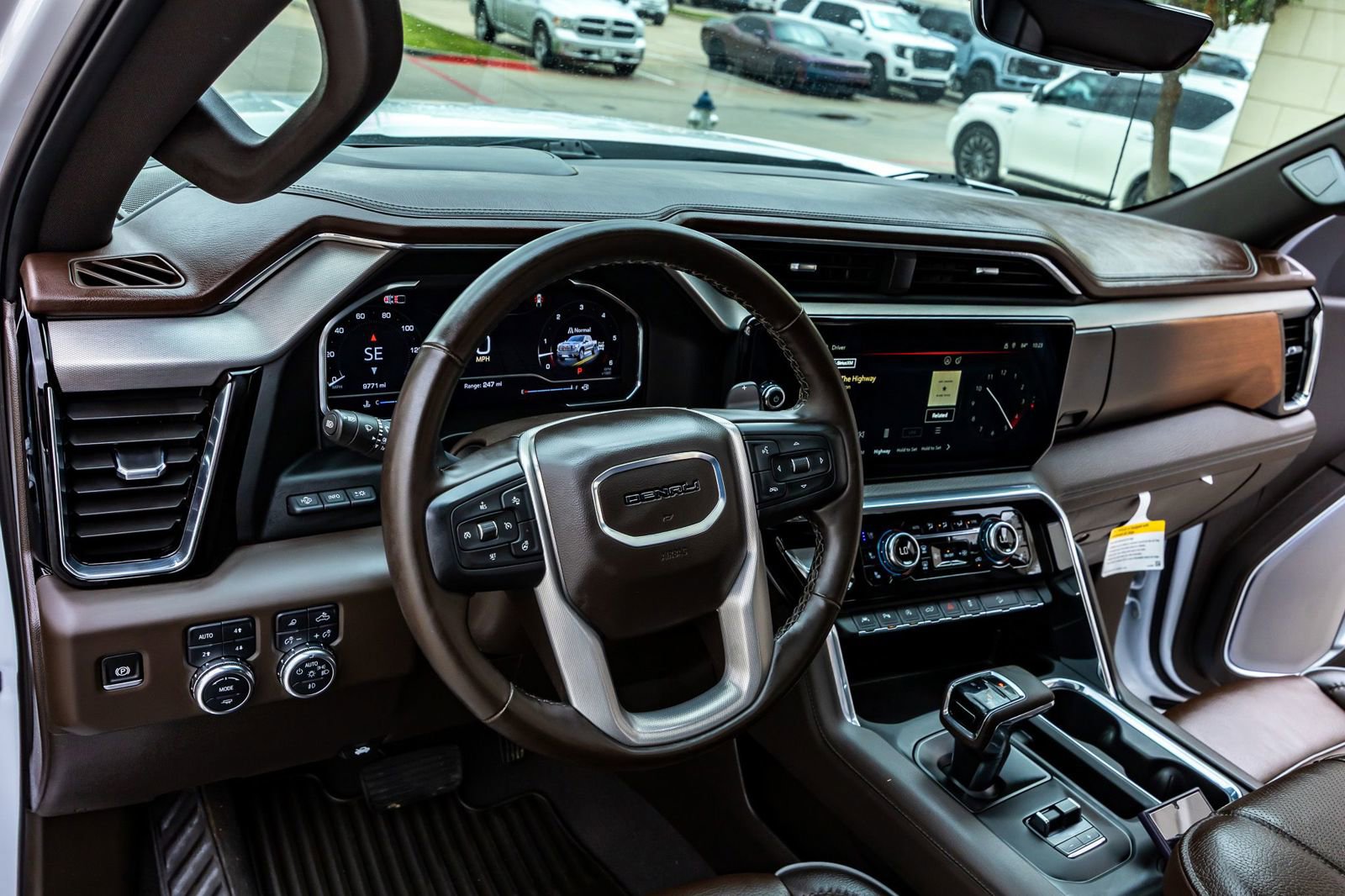 Used 2025 GMC Sierra 1500 Denali w/ Denali Reserve Package AWD/4WD image 17