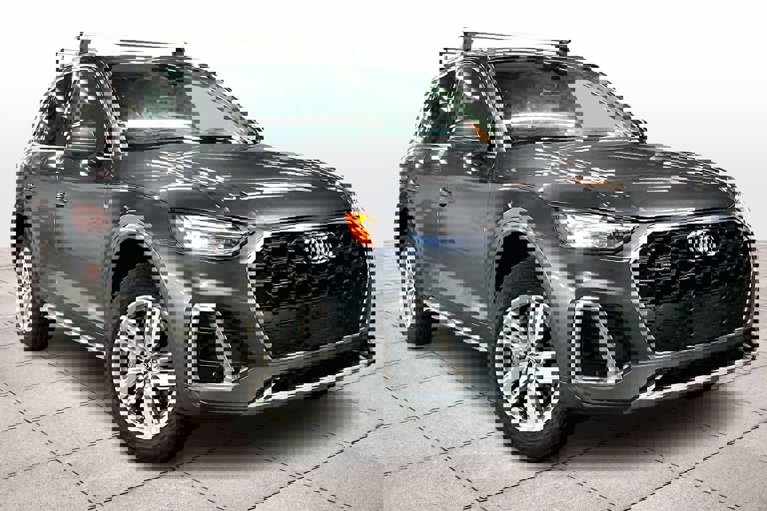 Used 2023 Audi Q5 2.0T Premium w/ Convenience Package image 2