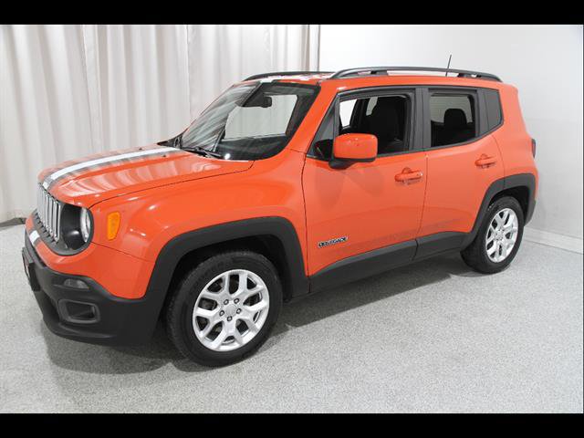 Used 2018 Jeep Renegade Latitude w/ Cold Weather Group FWD image 3