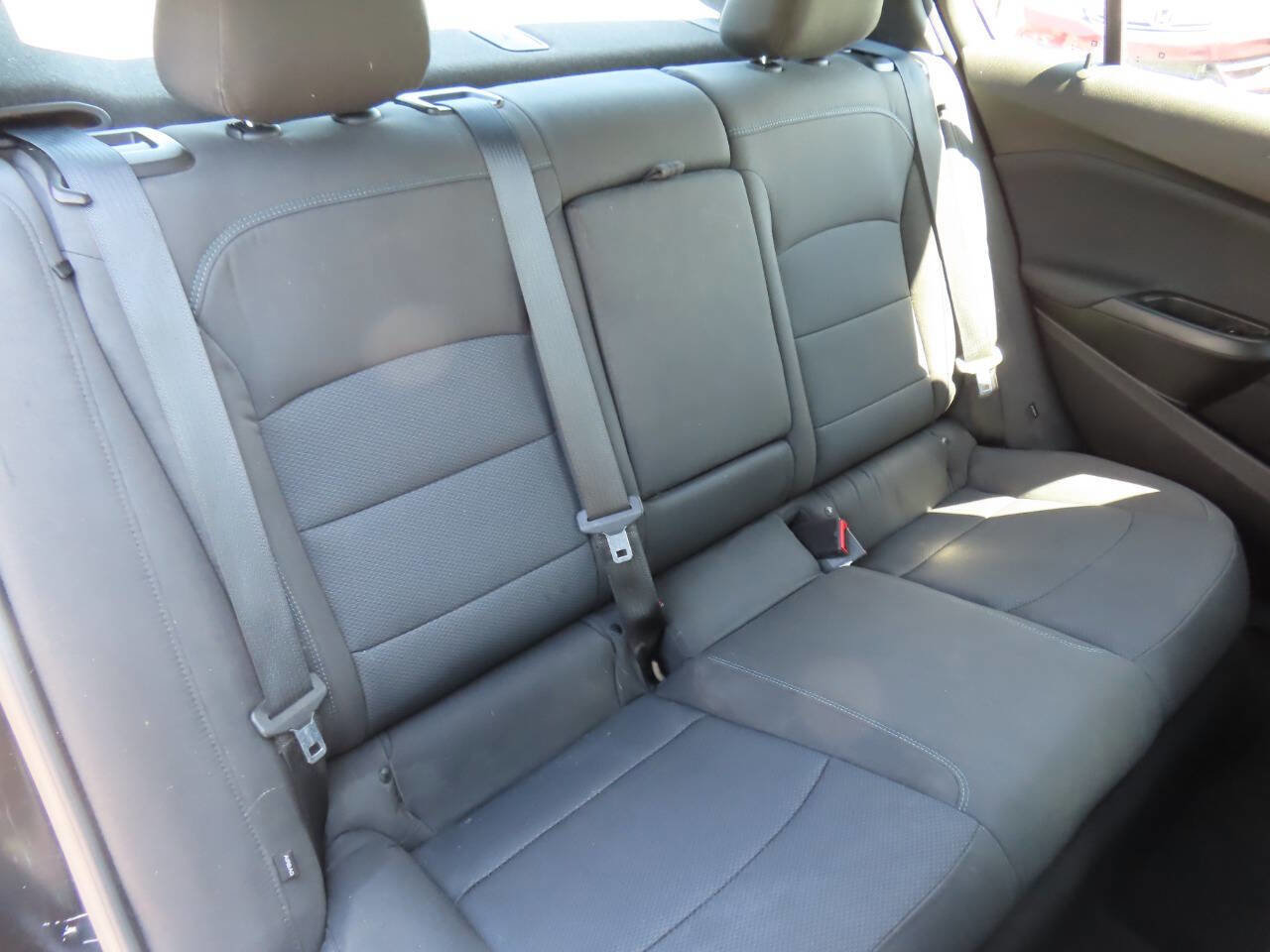 Used 2019 Chevrolet Cruze LT w/ RS Package FWD image 39