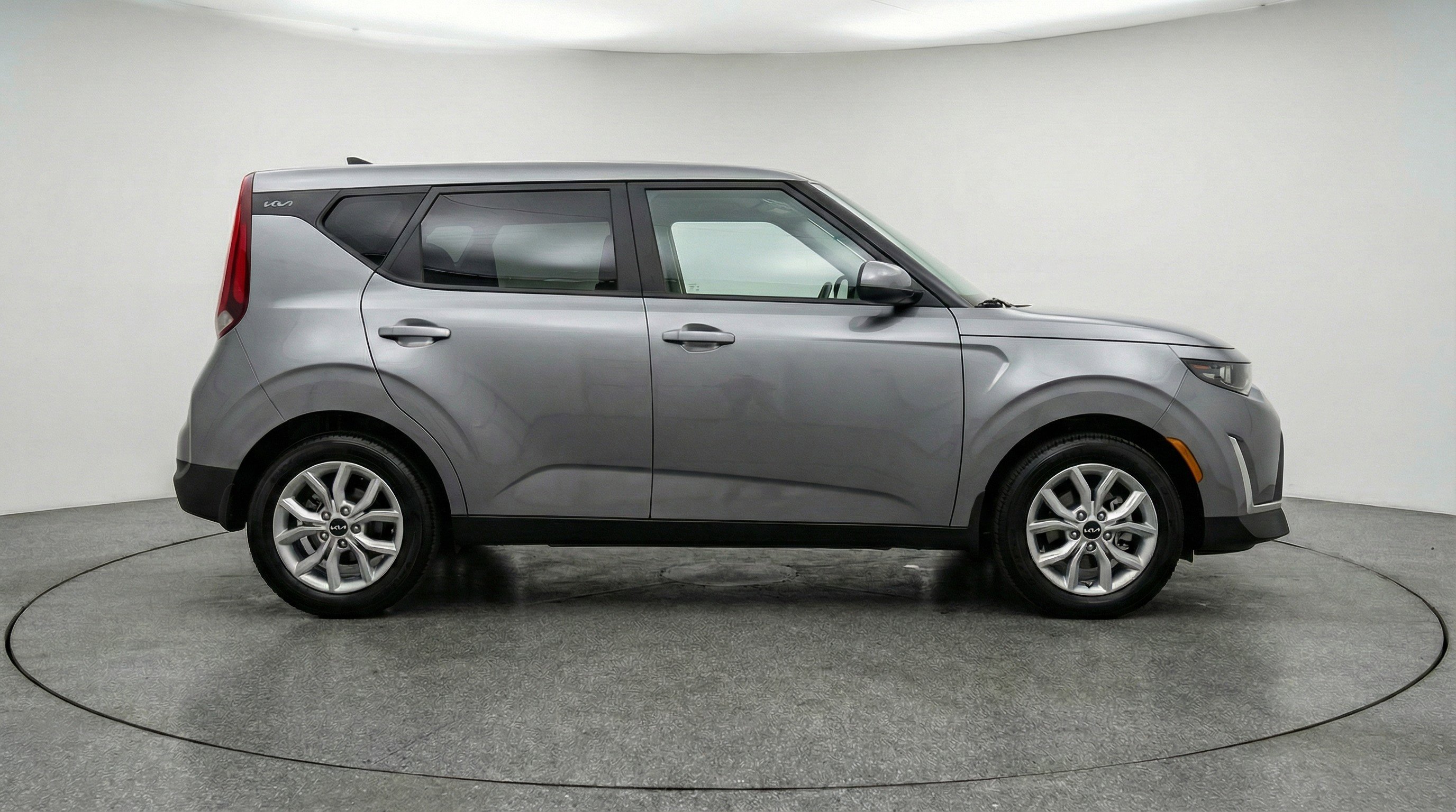 Used 2025 Kia Soul FWD image 11