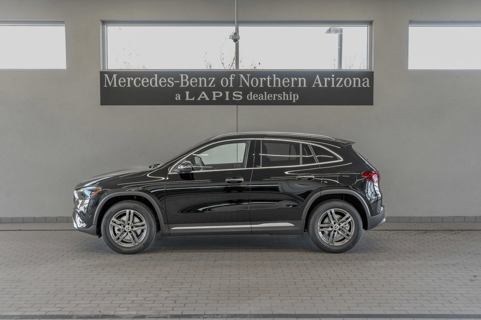 Used 2025 Mercedes-Benz GLA 250 4MATIC image 2