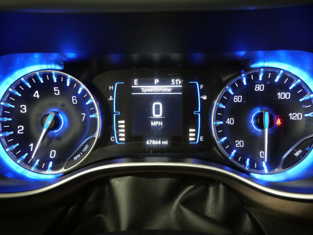 Used 2023 Chrysler Voyager LX image 14