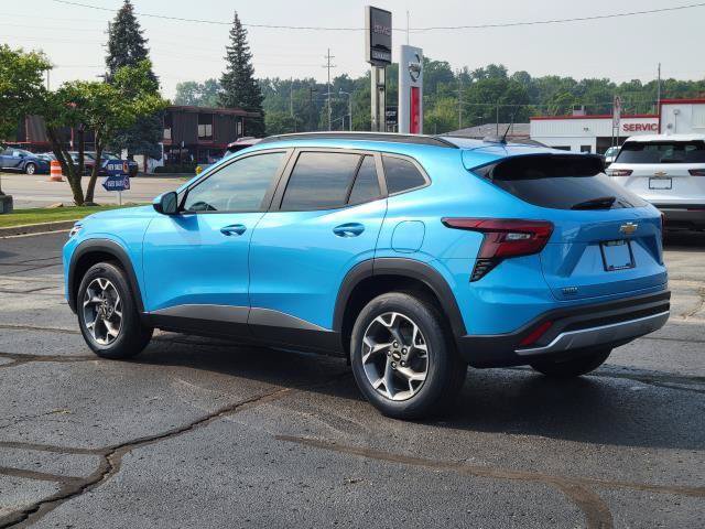 New 2026 Chevrolet Trax LT w/ Sunroof Package FWD image 3