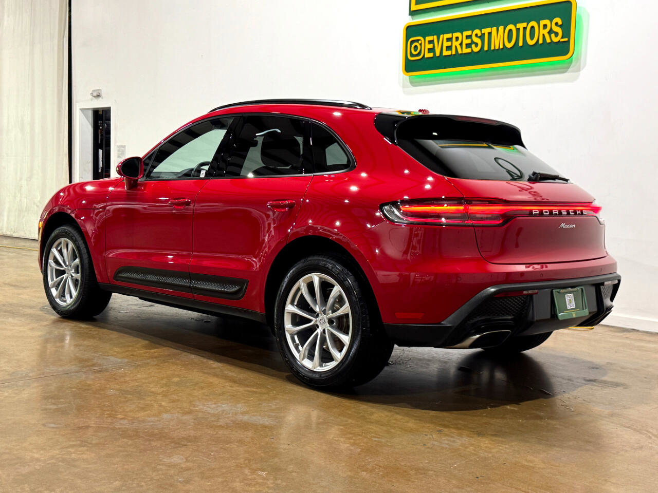 Used 2023 Porsche Macan image 5