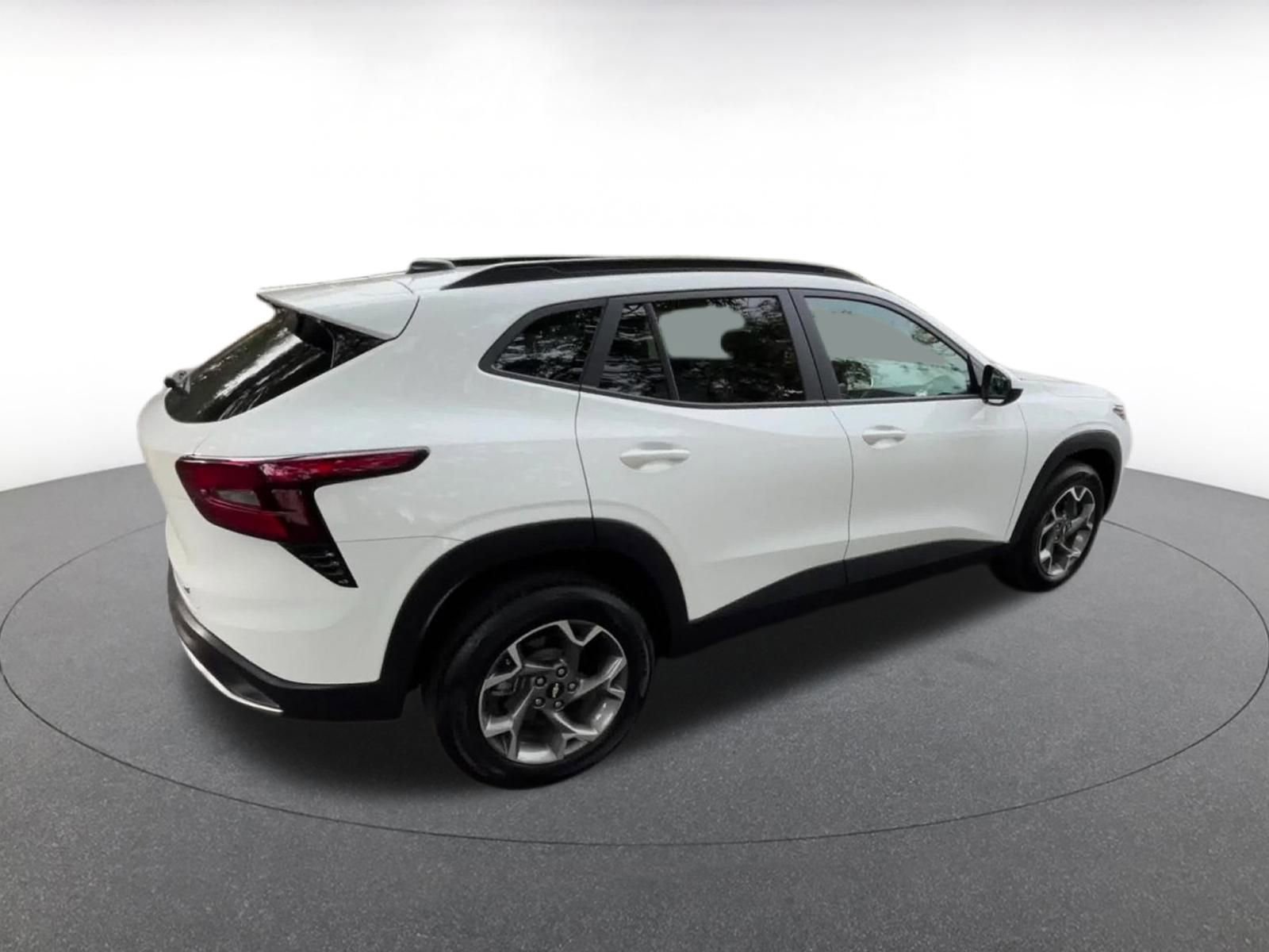 Used 2025 Chevrolet Trax LT image 15