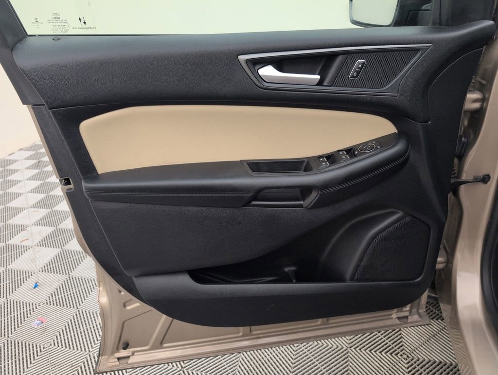 Used 2020 Ford Edge SE FWD image 31