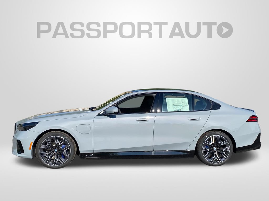 New 2027 BMW 550e xDrive w/ Executive Package AWD/4WD image 2