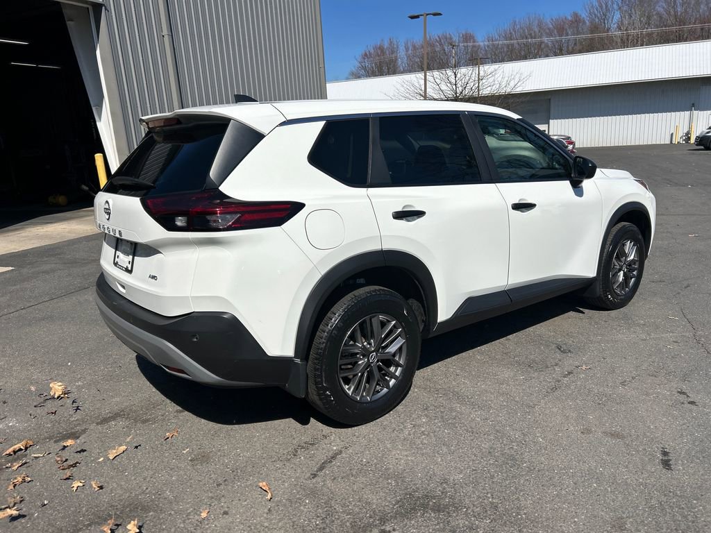 Used 2023 Nissan Rogue S image 4