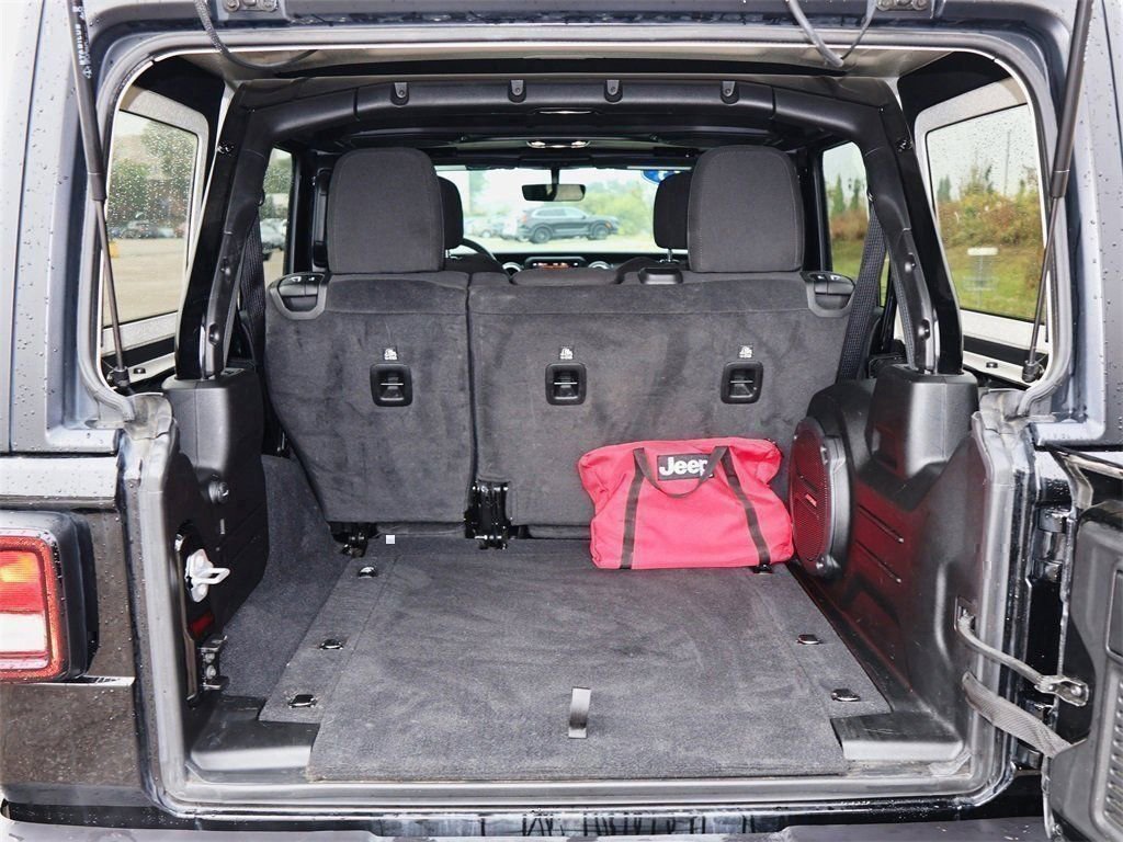Used 2023 Jeep Wrangler Unlimited Sahara AWD/4WD image 12