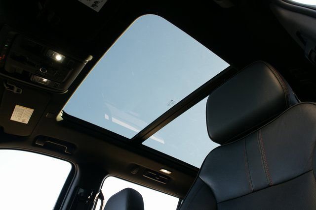 Used 2022 Chevrolet Suburban RST w/ Sport Performance Package image 19