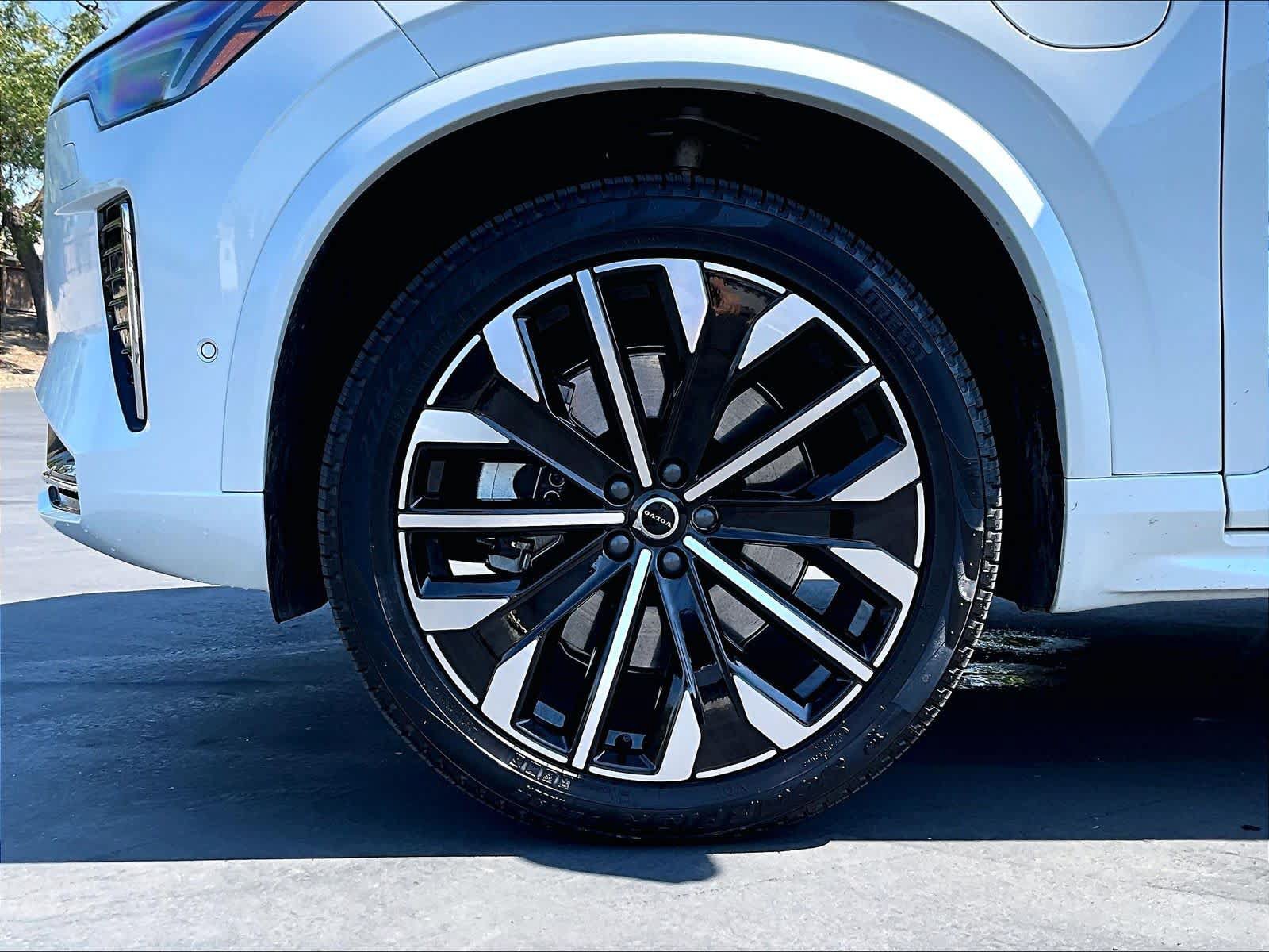 Used 2026 Volvo XC90 T8 Plus w/ Protection Package Premier AWD/4WD image 12