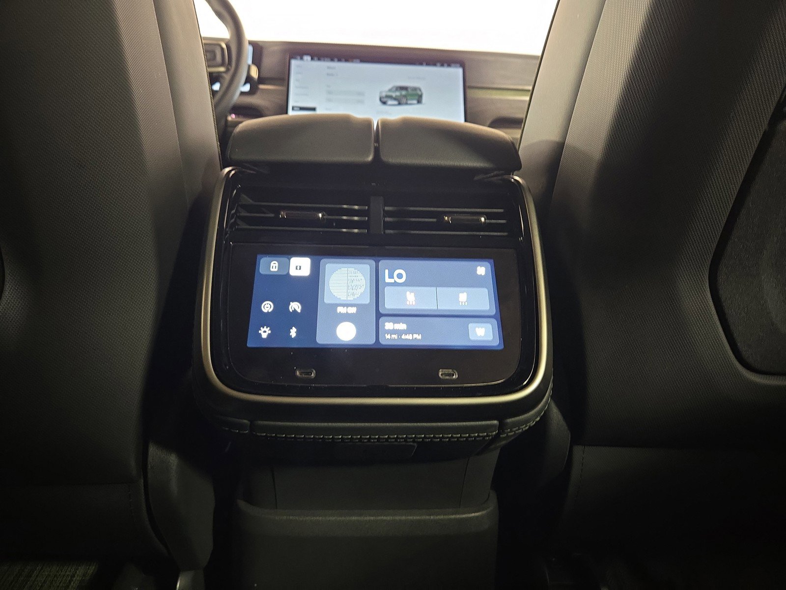 Used 2024 Rivian R1S Adventure image 30