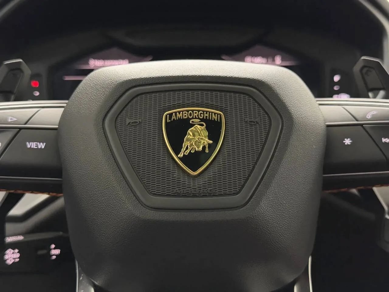 Used 2022 Lamborghini Urus AWD/4WD image 23