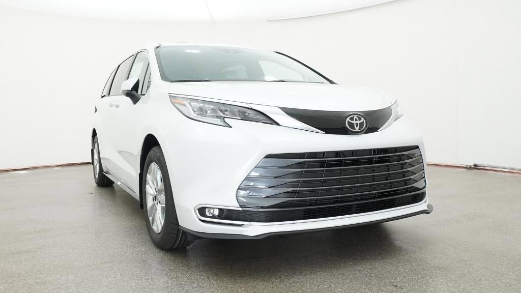 New 2026 Toyota Sienna Limited FWD image 30