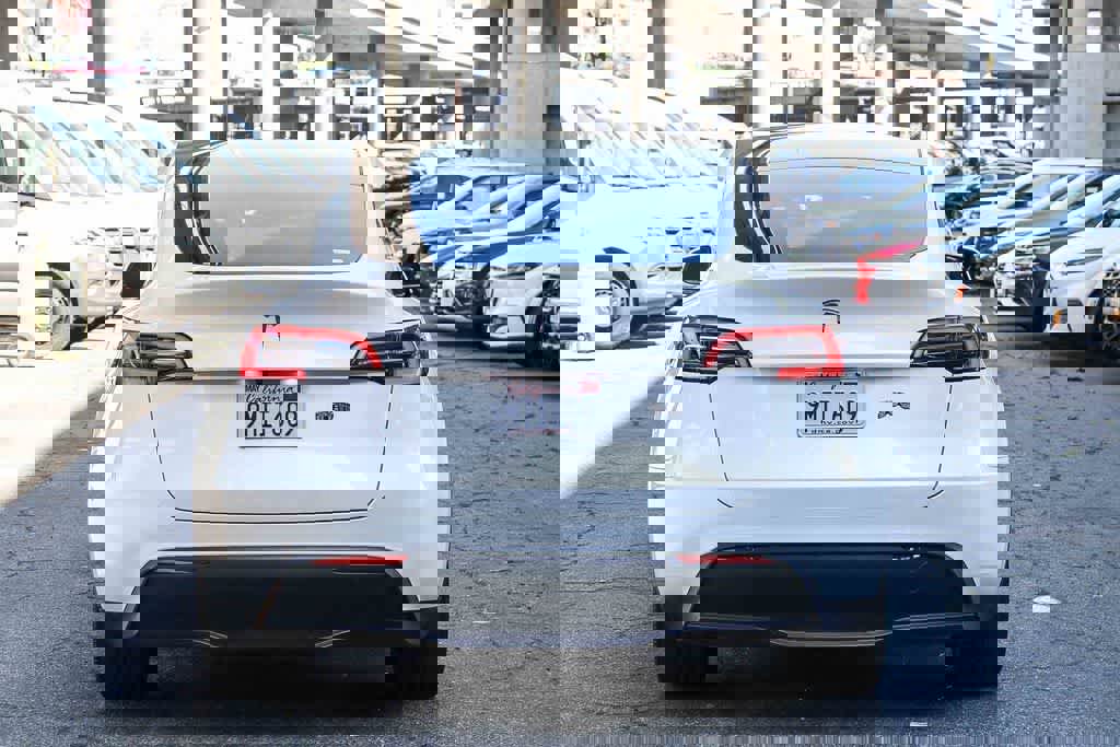 Used 2024 Tesla Model Y 2WD image 5