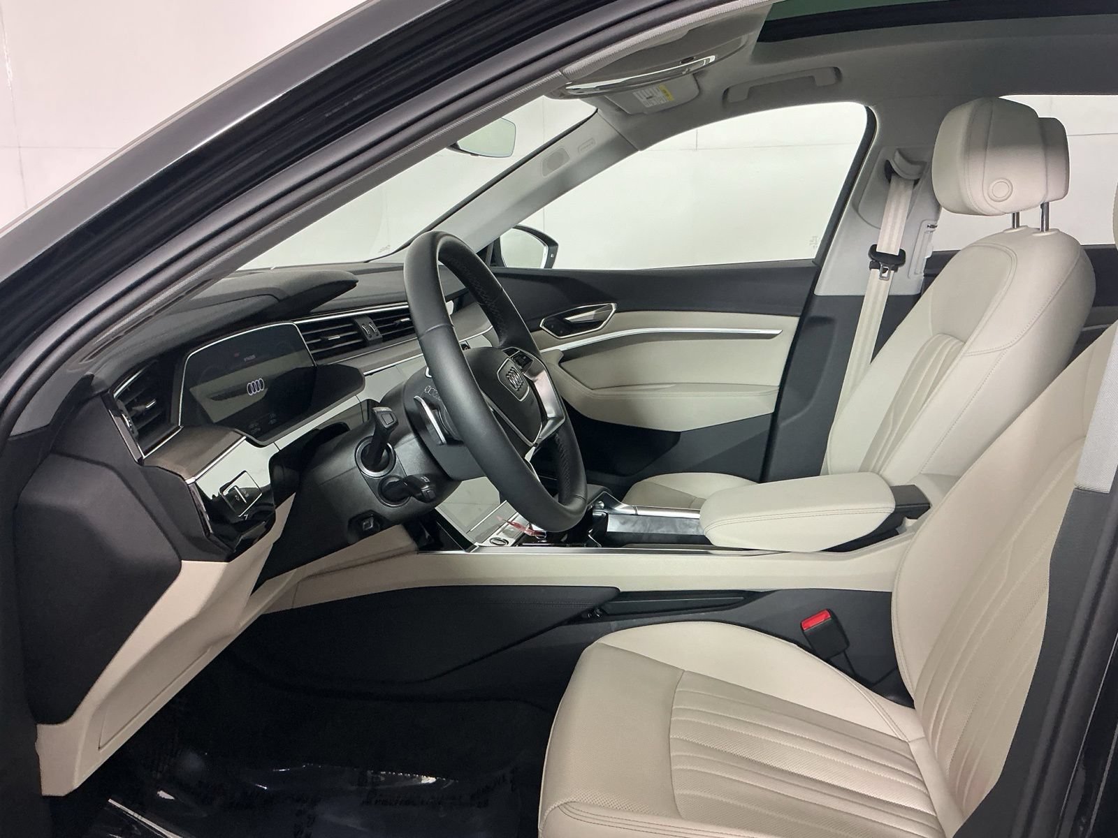 Used 2024 Audi Q8 e-tron Premium Plus w/ Premium Plus Package AWD/4WD image 11