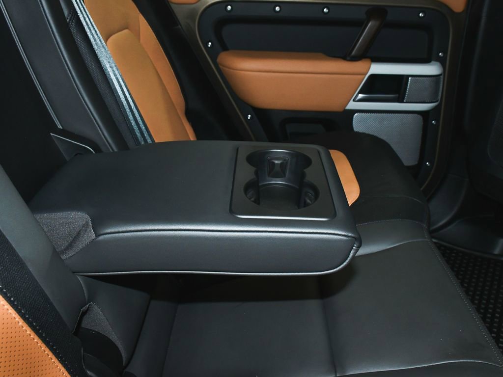 Used 2024 Land Rover Defender 130 X-Dynamic SE image 54