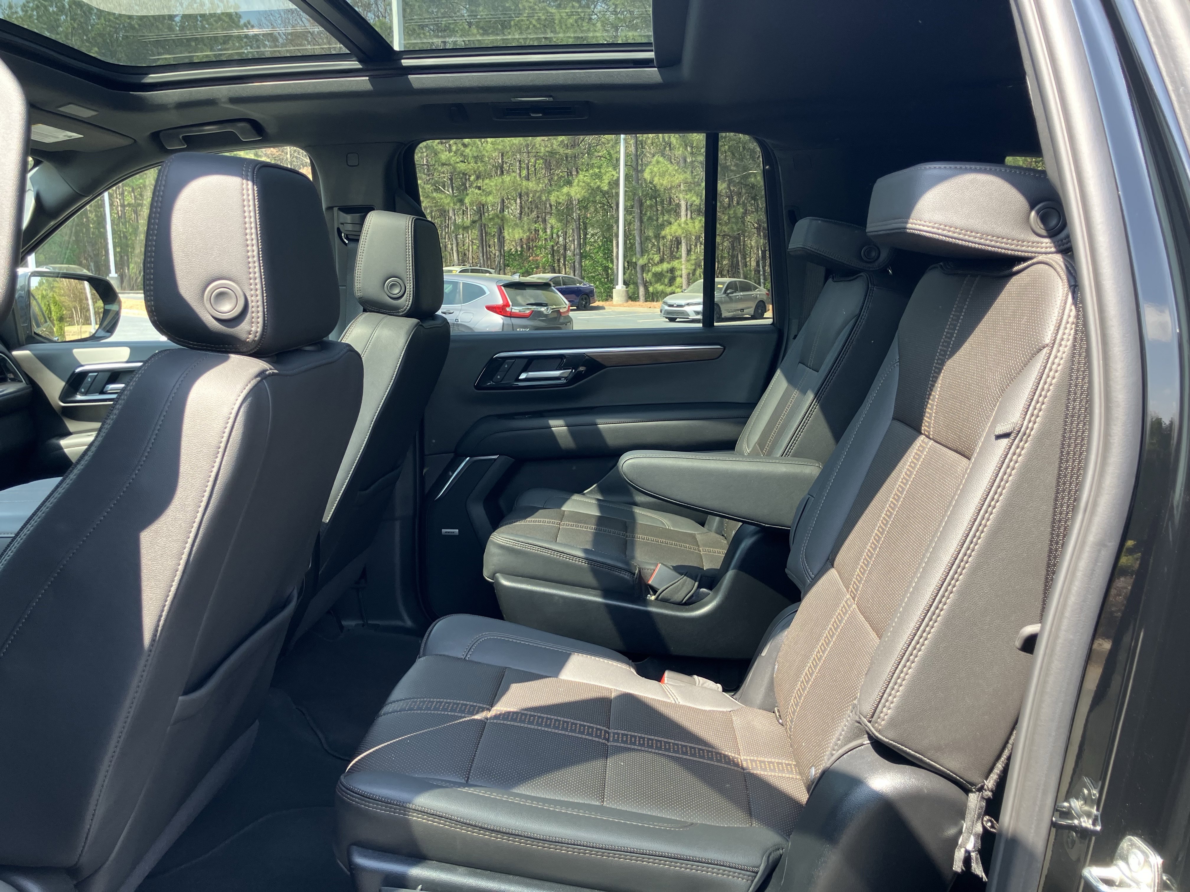 Used 2025 Chevrolet Suburban High Country w/ Sun And Tow Package image 36