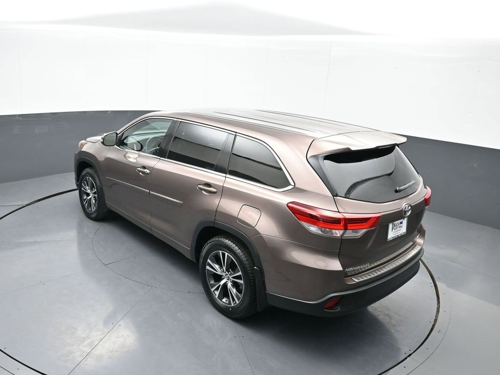 Certified 2018 Toyota Highlander LE image 40