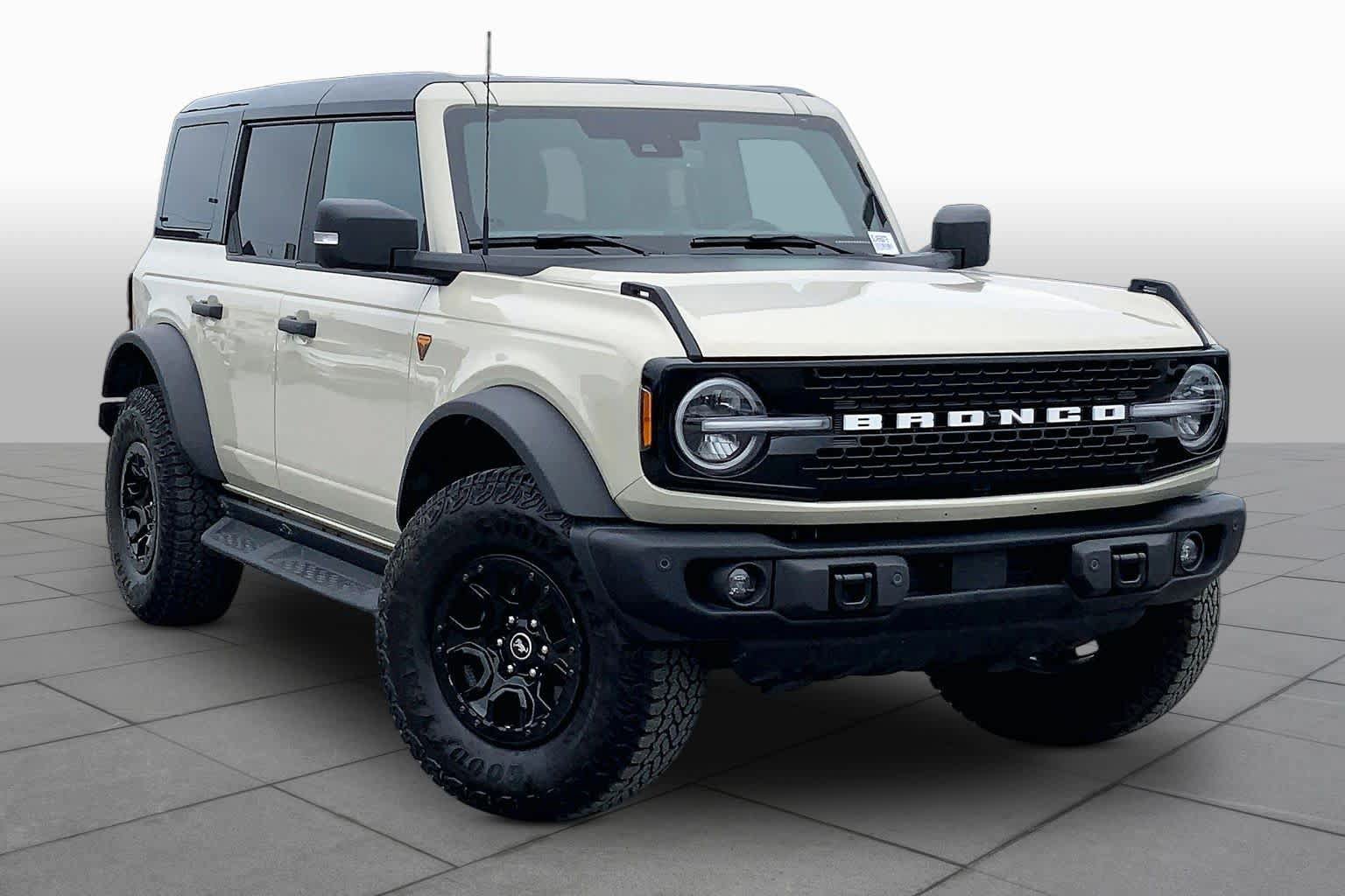 Certified 2025 Ford Bronco Badlands AWD/4WD image 3